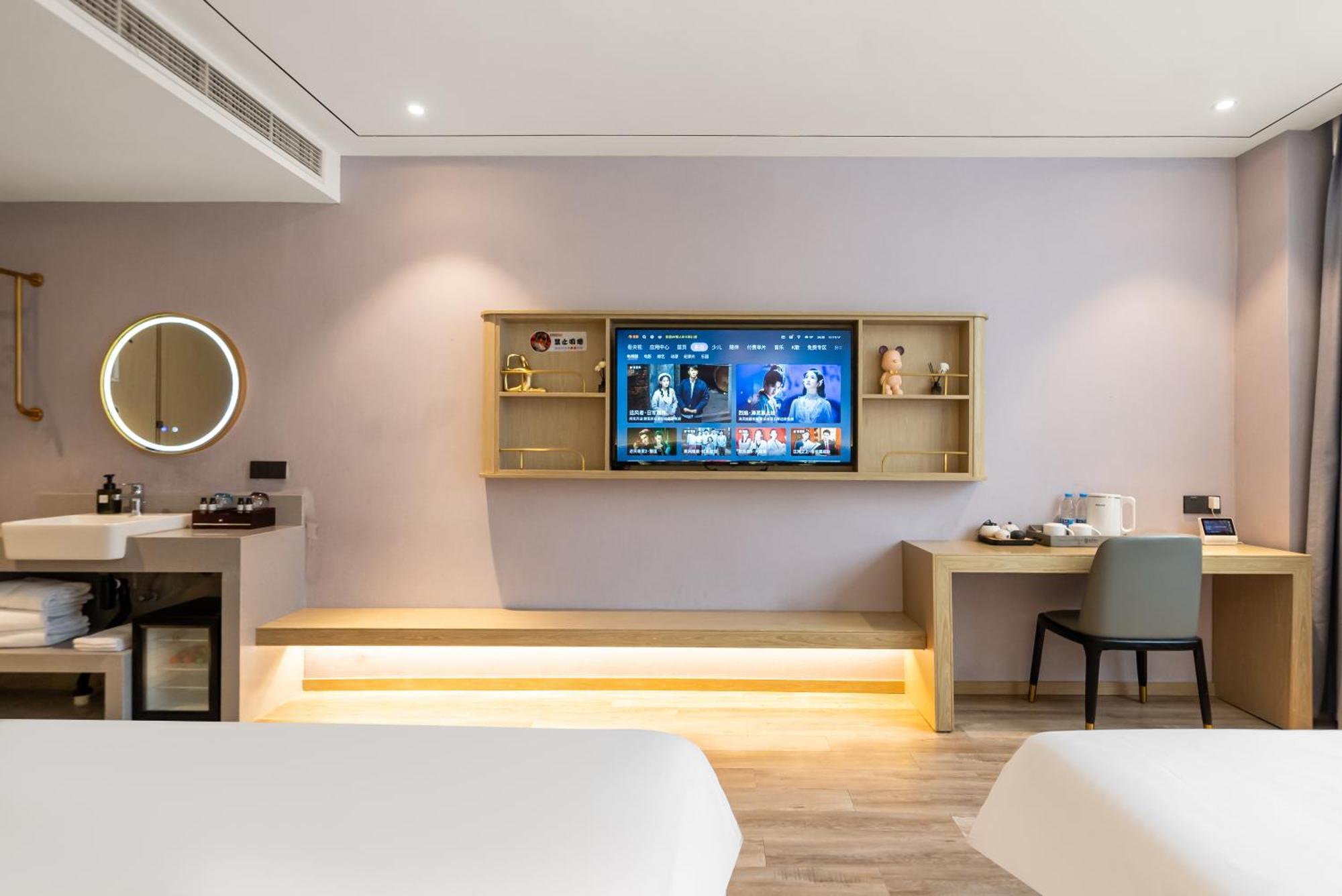 Hotel Weiting Xujiahui Stadium Subway Station Branch