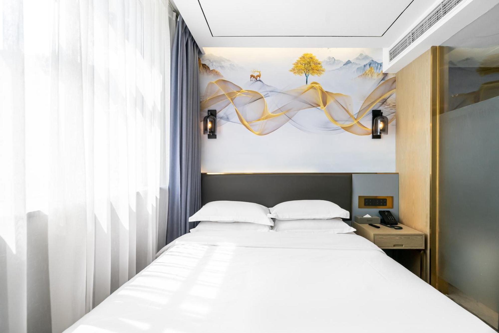 Hotel Weiting Xujiahui Stadium Subway Station Branch 2*