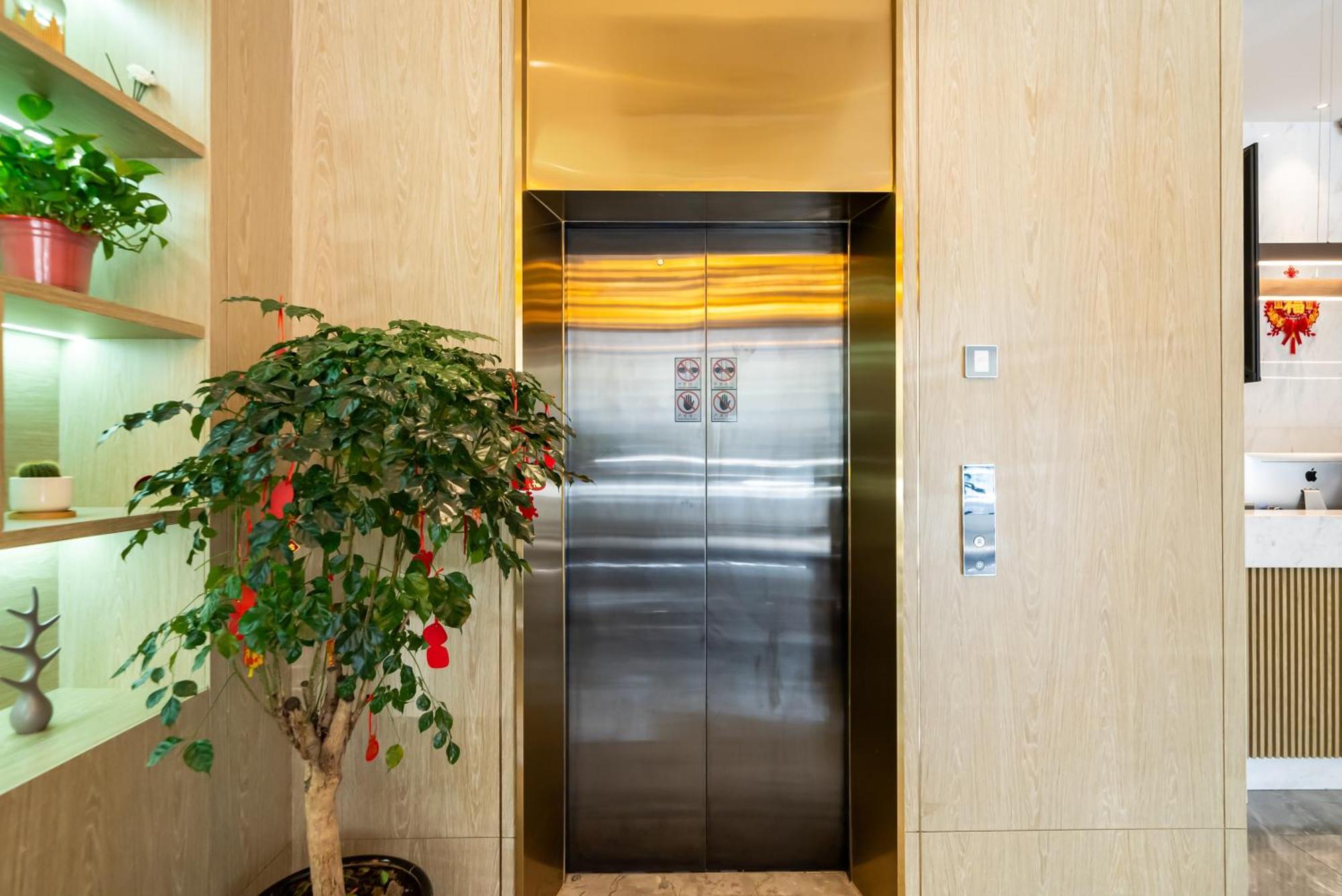Hotel Weiting Xujiahui Stadium Subway Station Branch Shanghai